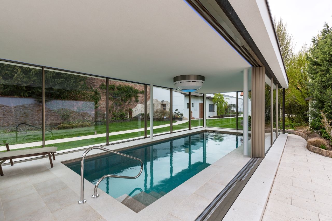 Livingbox Schwimmhalle Minimal Windows 